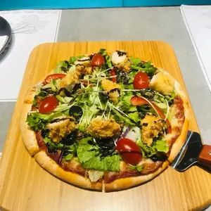 Cajun chicken salad pizza
