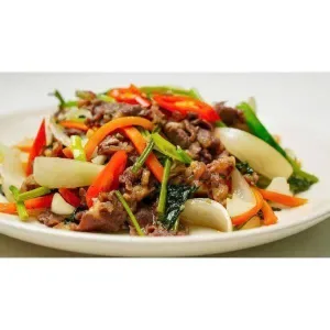 Stir-fried beef with onions