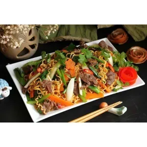 Stir-fried noodles with beef
