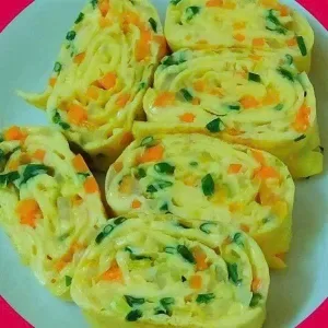 Vegetable fried rice wrapped in egg
