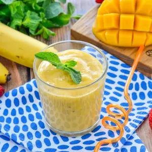 Mango banana smoothie