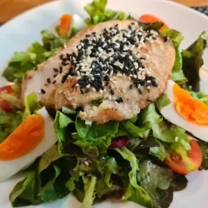 BBQ chicken salad with boiled egg, sesame