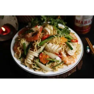 Seafood fried noodles
