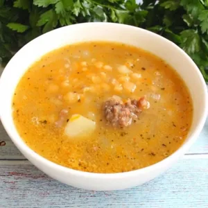 Pea soup with smoked meat