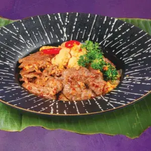 Stir-fried noodles with beef