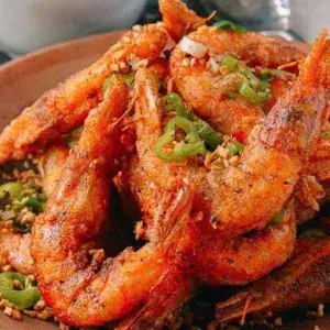 Fried shrimp with salt