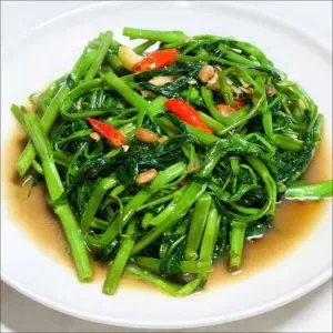 Stir-fried morning glory with oyster sauce