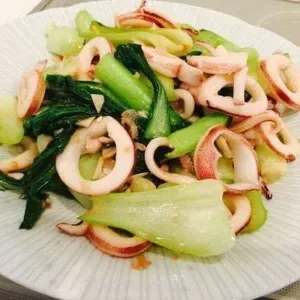 Fried rice with stir-fried squid and cabb