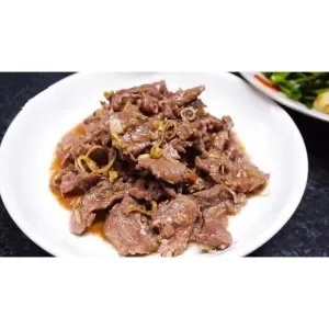 Fried rice with beef stir-fried with lemo