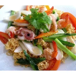 Mixed seafood fried noodles